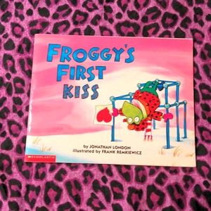 📚 Books 3/$10 - Froggy's First Kiss